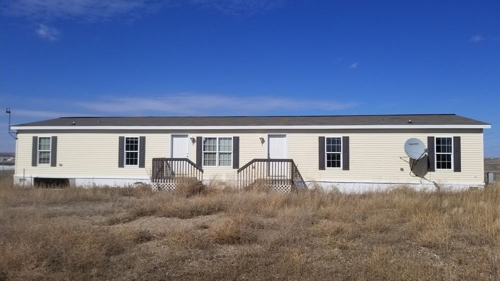 RJ Corman-5,000 SQ FT Shop On 10 Acres With Office Trailer : 6011 138th Ave NW, Williston, ND 58801